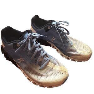 on cloudflow marina/white sneaker